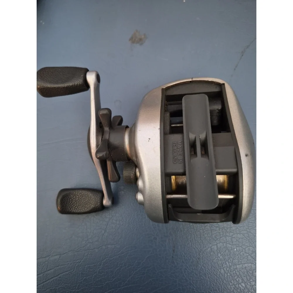 Daiwa‎ Triforce Z 153iv Fishing Reel BAITCAST REEL W Flipping Switch